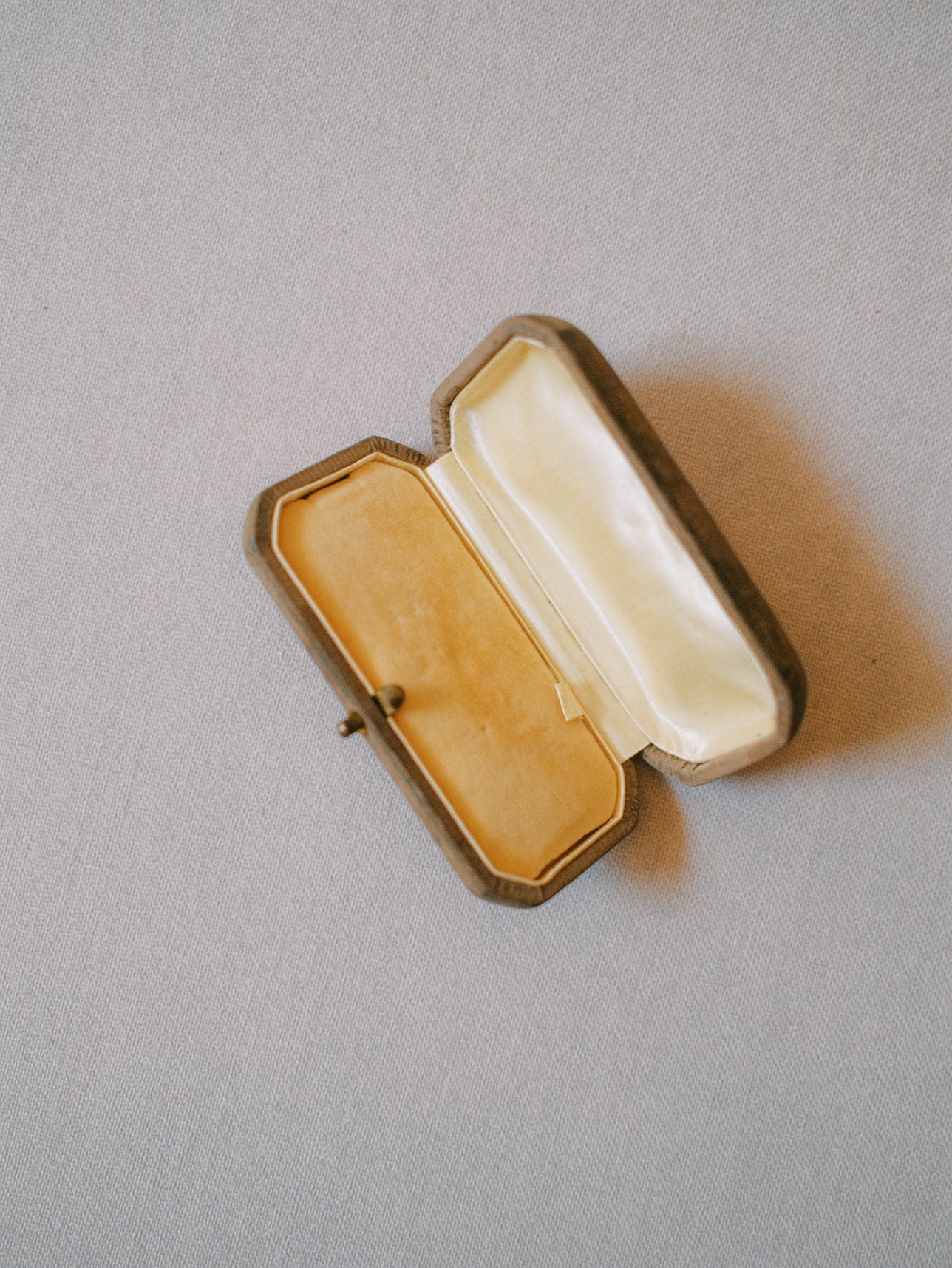 Cream and Brown Vintage Pin Box