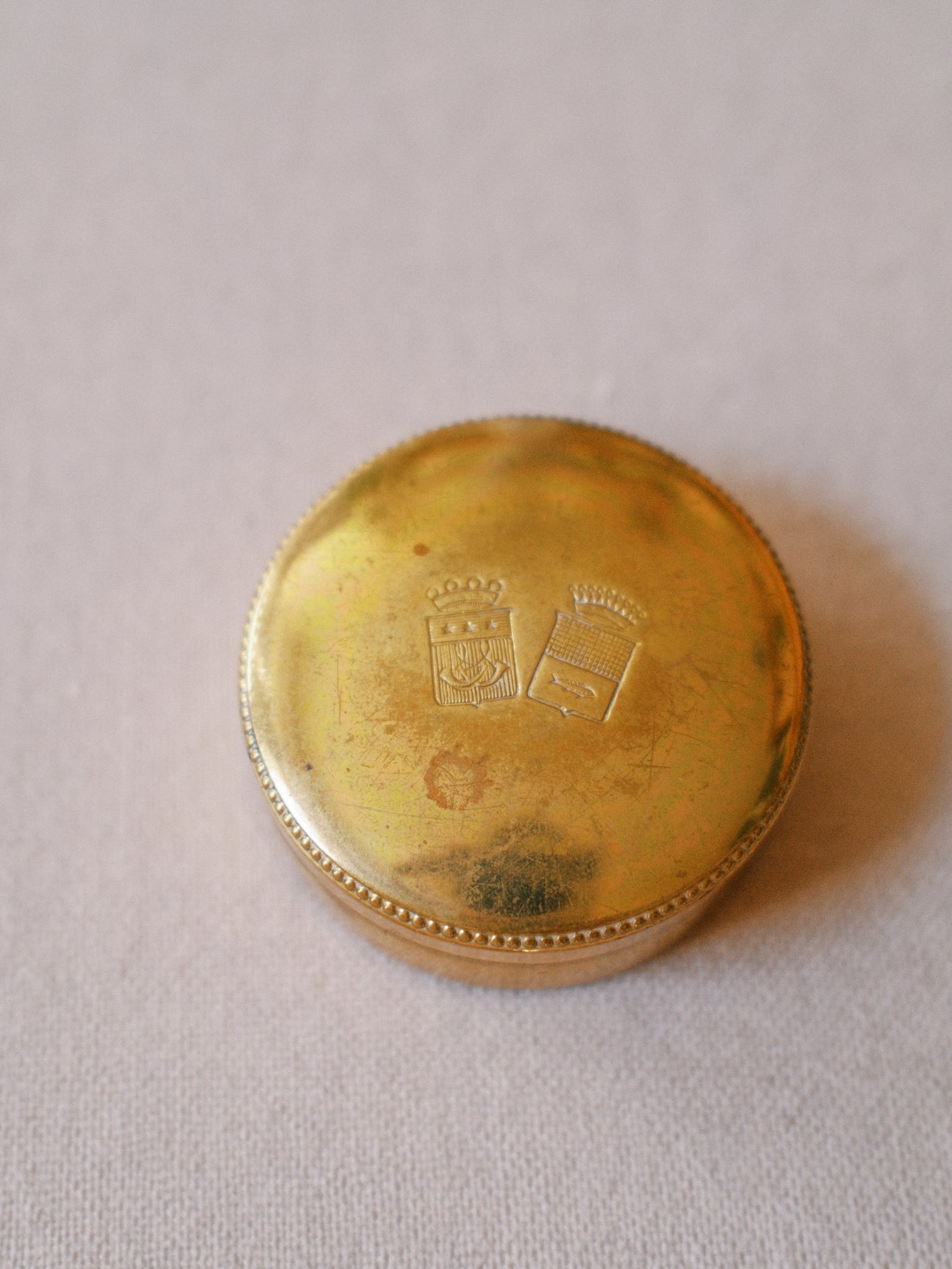 Nobility Crest Powder Compact