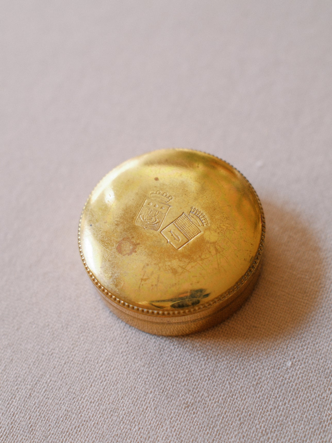 Nobility Crest Powder Compact