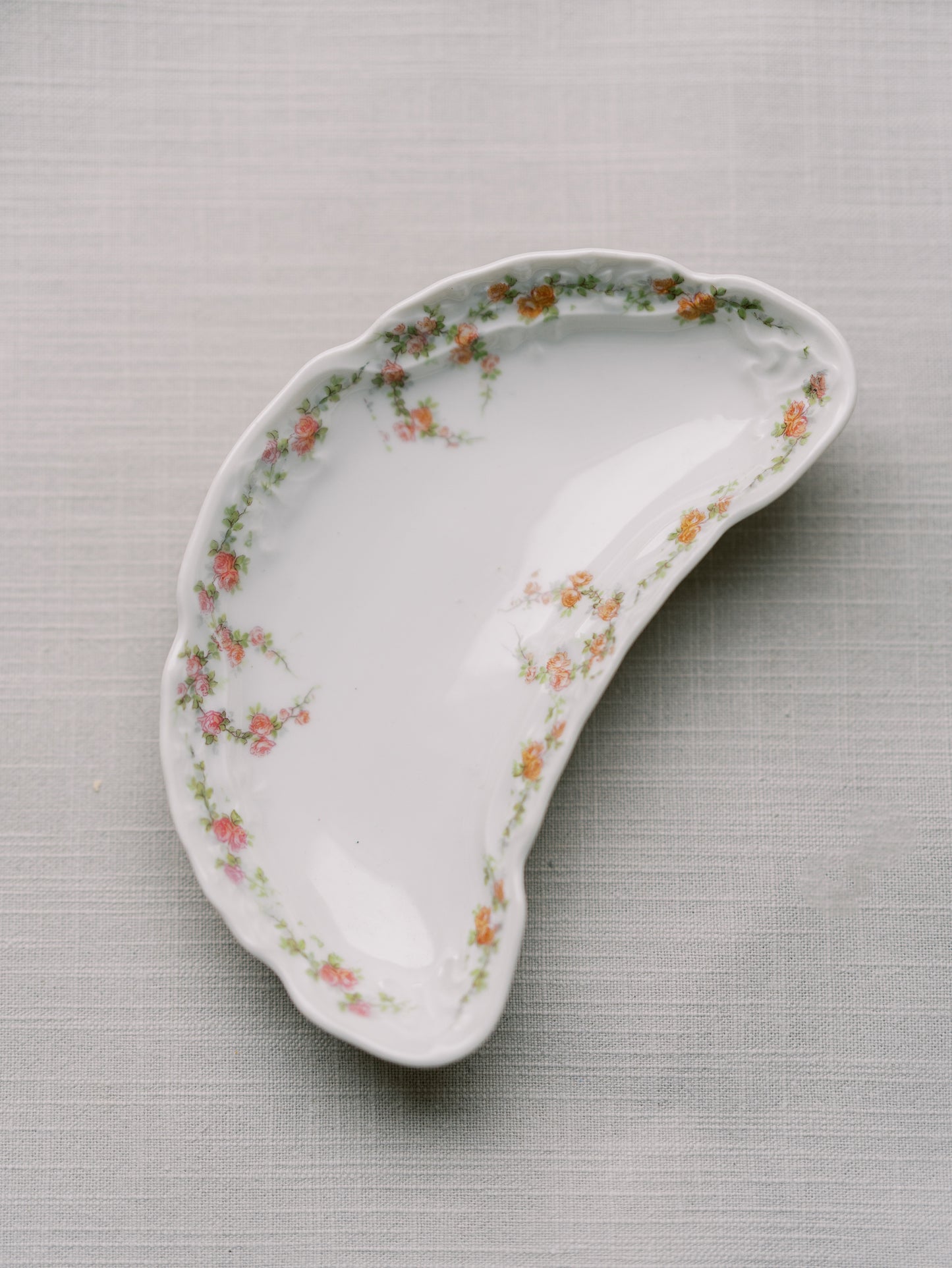 Rosette Crescent Dish