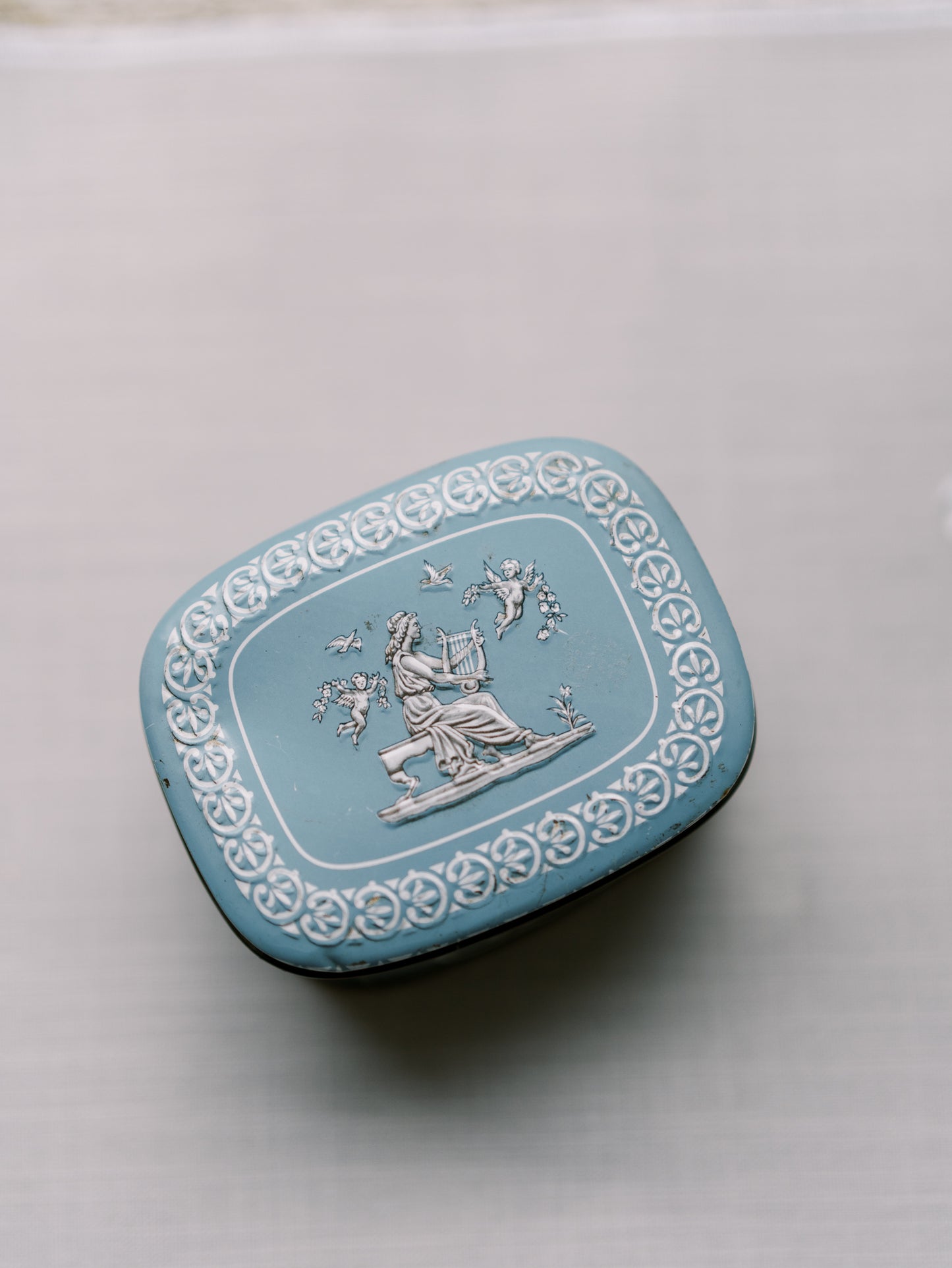 Wedgwood Style Tin