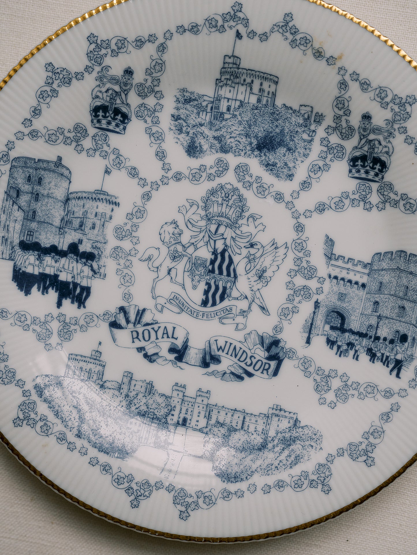 Royal Windsor Plate - Blue and White Illustrations