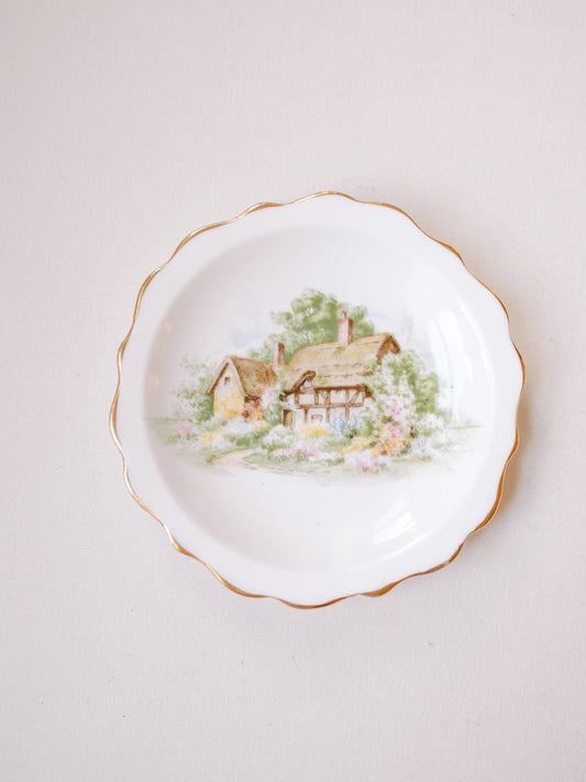 Countryside Cottage Dish