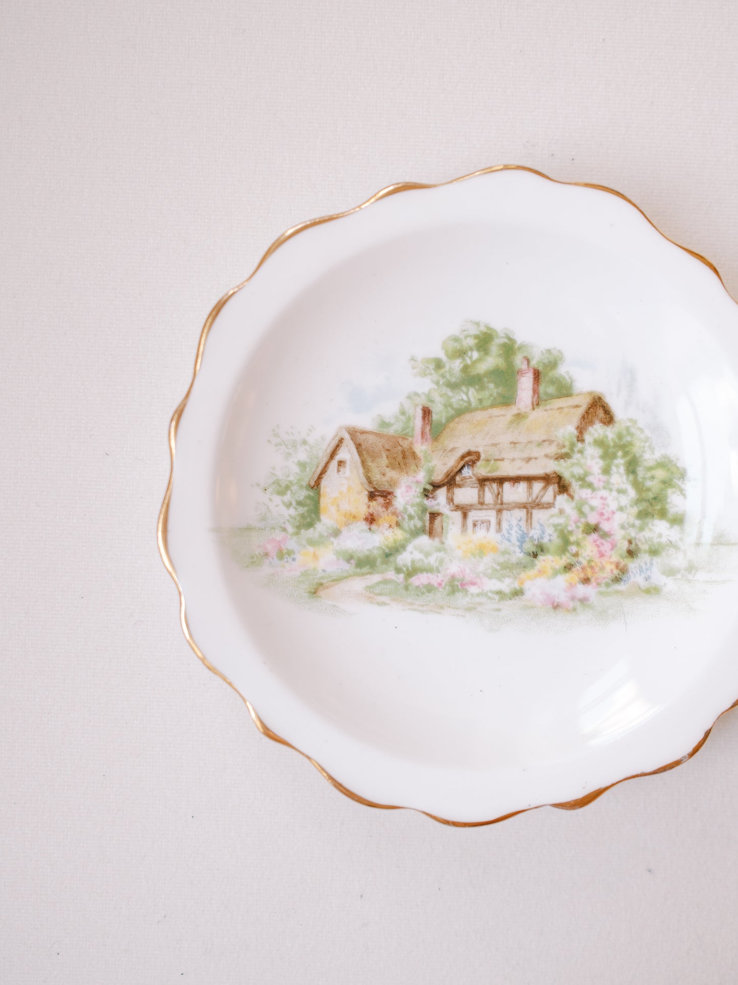 Countryside Cottage Dish