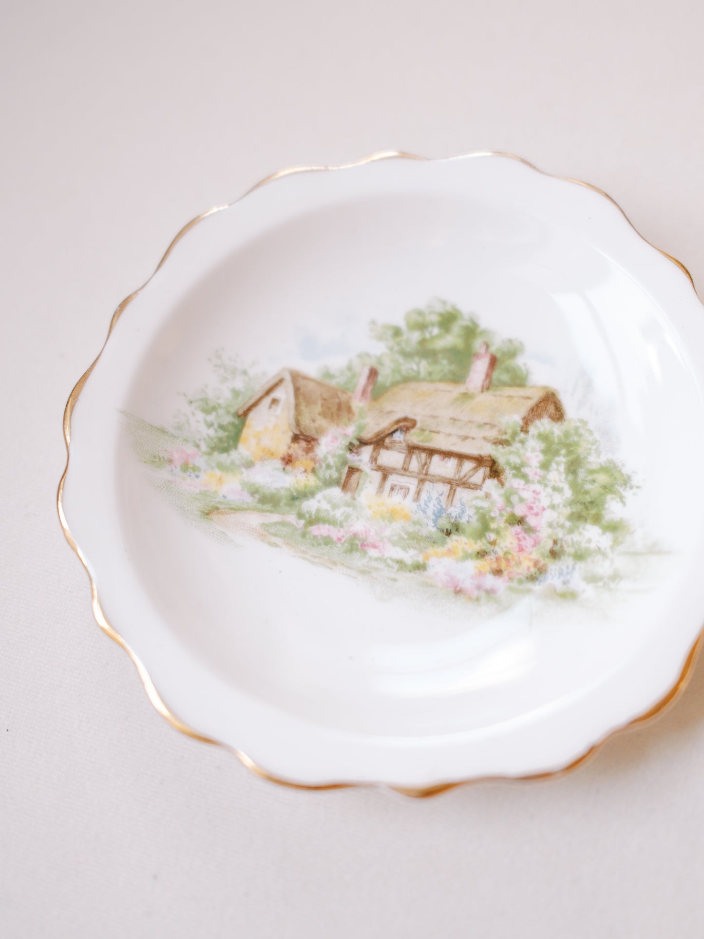 Countryside Cottage Dish